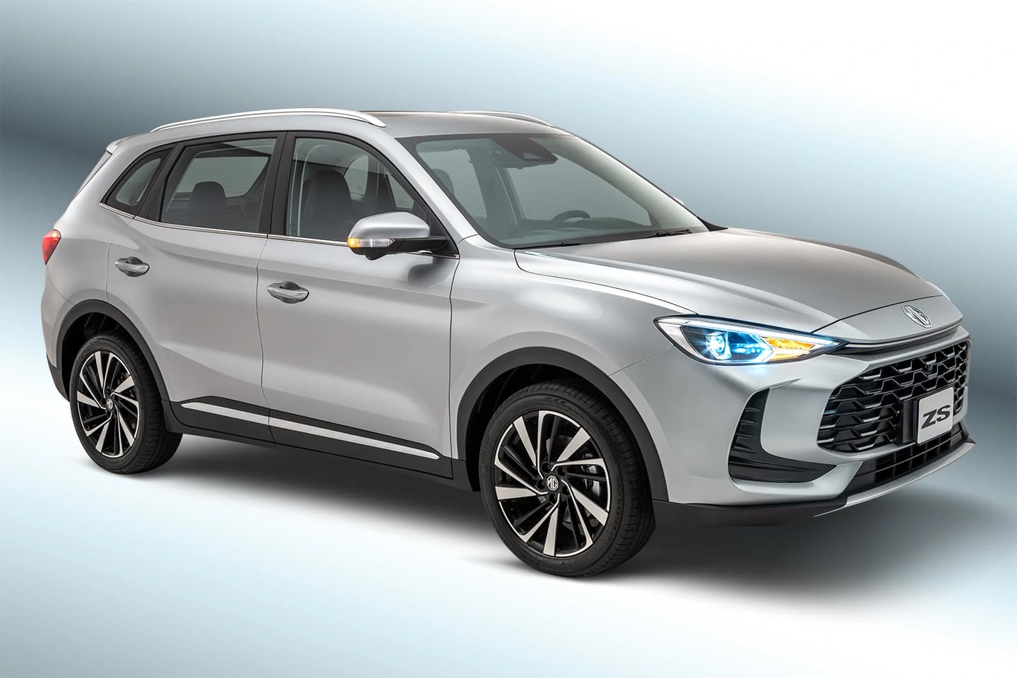 MG Nueva ZS 2025 — photo 1